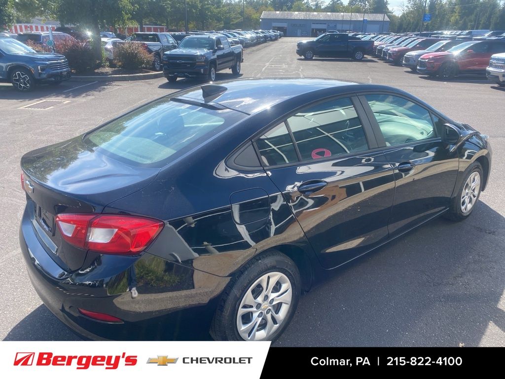 2019 Chevrolet Cruze LS photo 2
