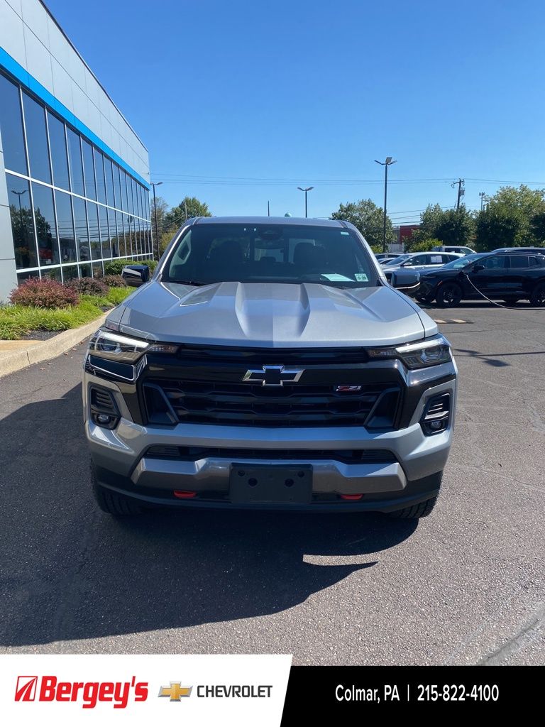 2024 Chevrolet Colorado Z71 photo 2