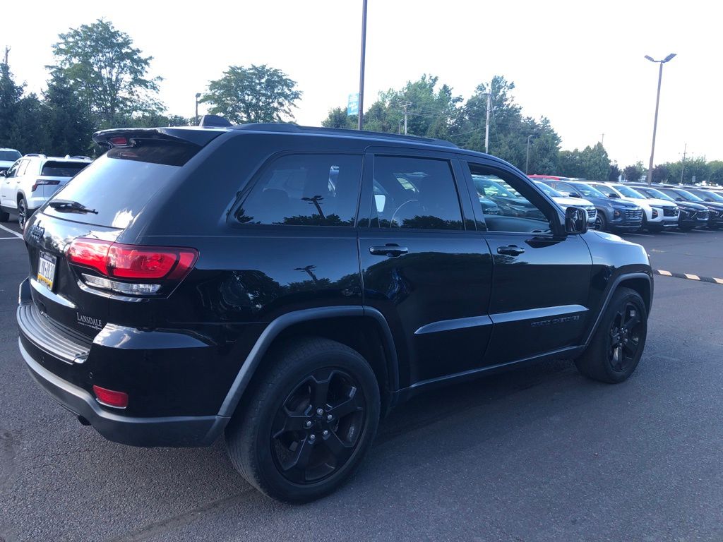 2018 Jeep Grand Cherokee Upland photo 2