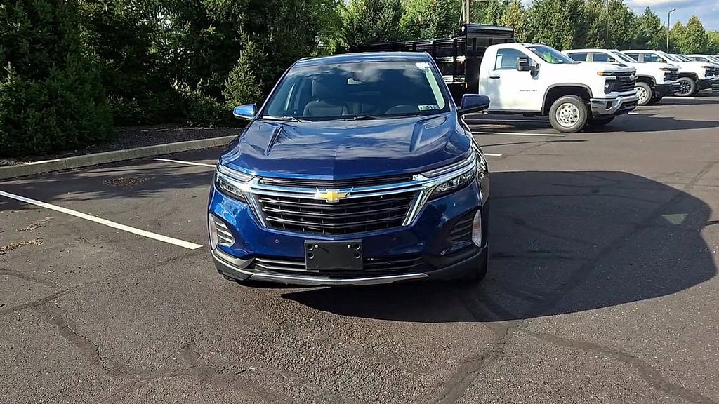 2022 Chevrolet Equinox LT photo 2