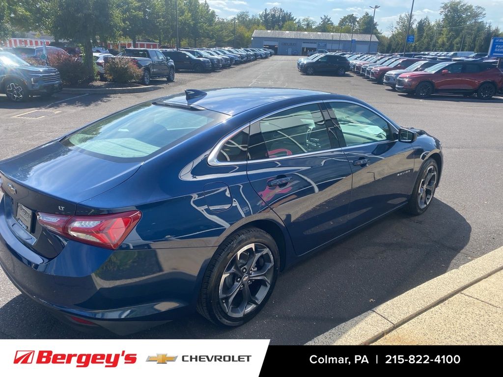 2022 Chevrolet Malibu 1LT photo 2