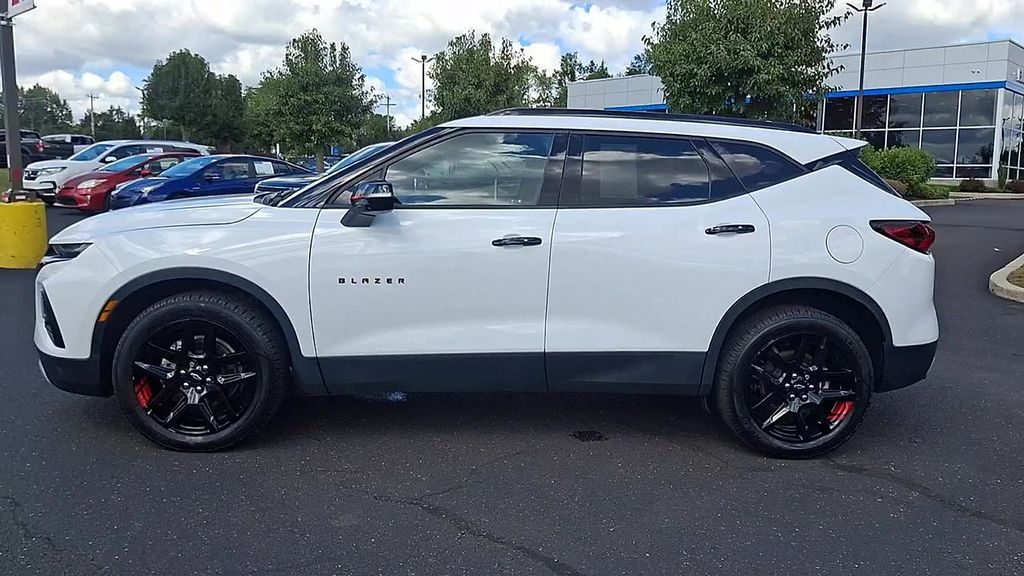 2022 Chevrolet Blazer 2LT photo 2