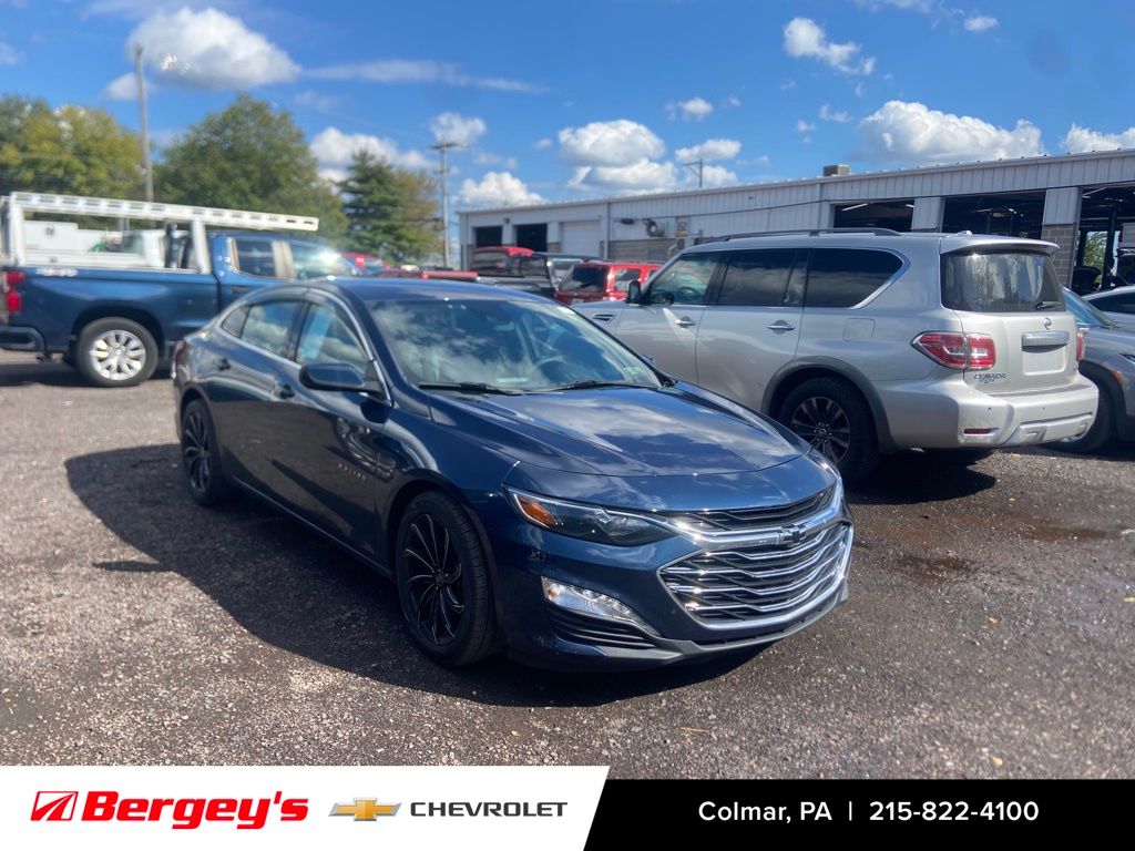 2022 Chevrolet Malibu 1LT photo 2