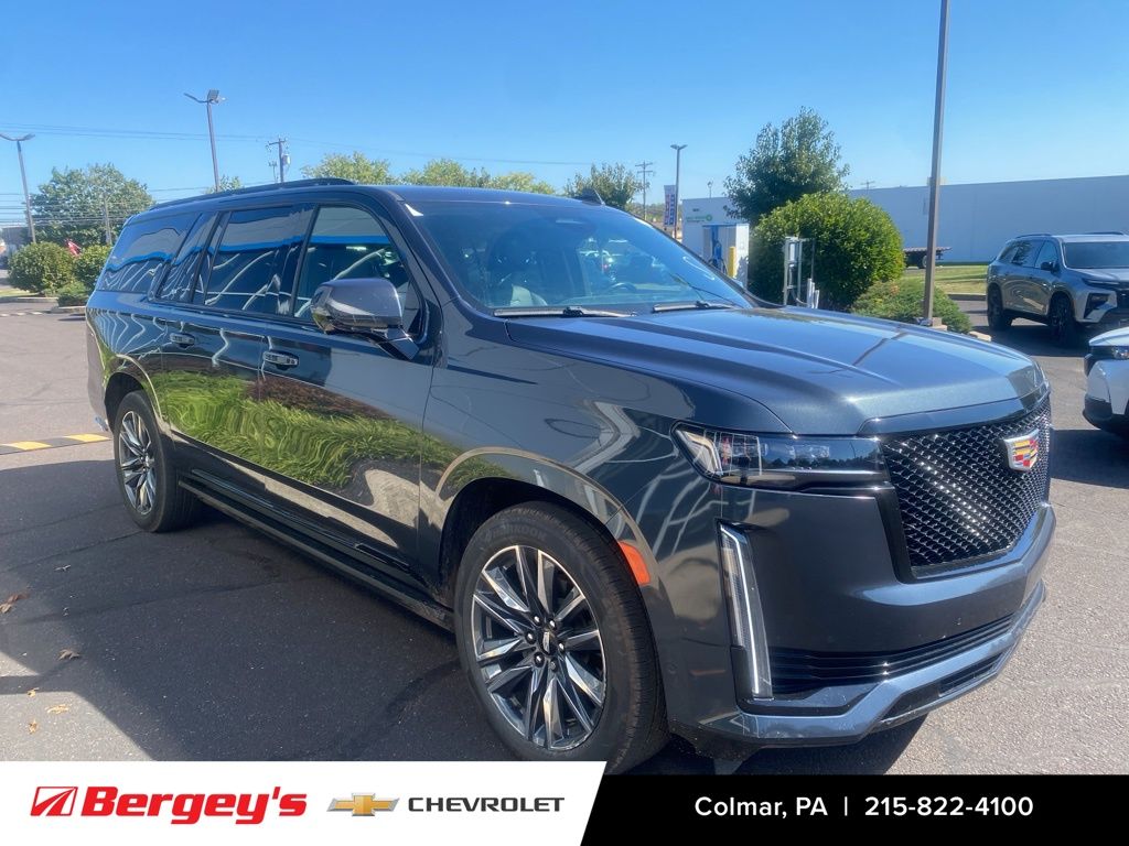 2022 Cadillac Escalade ESV Sport photo 3