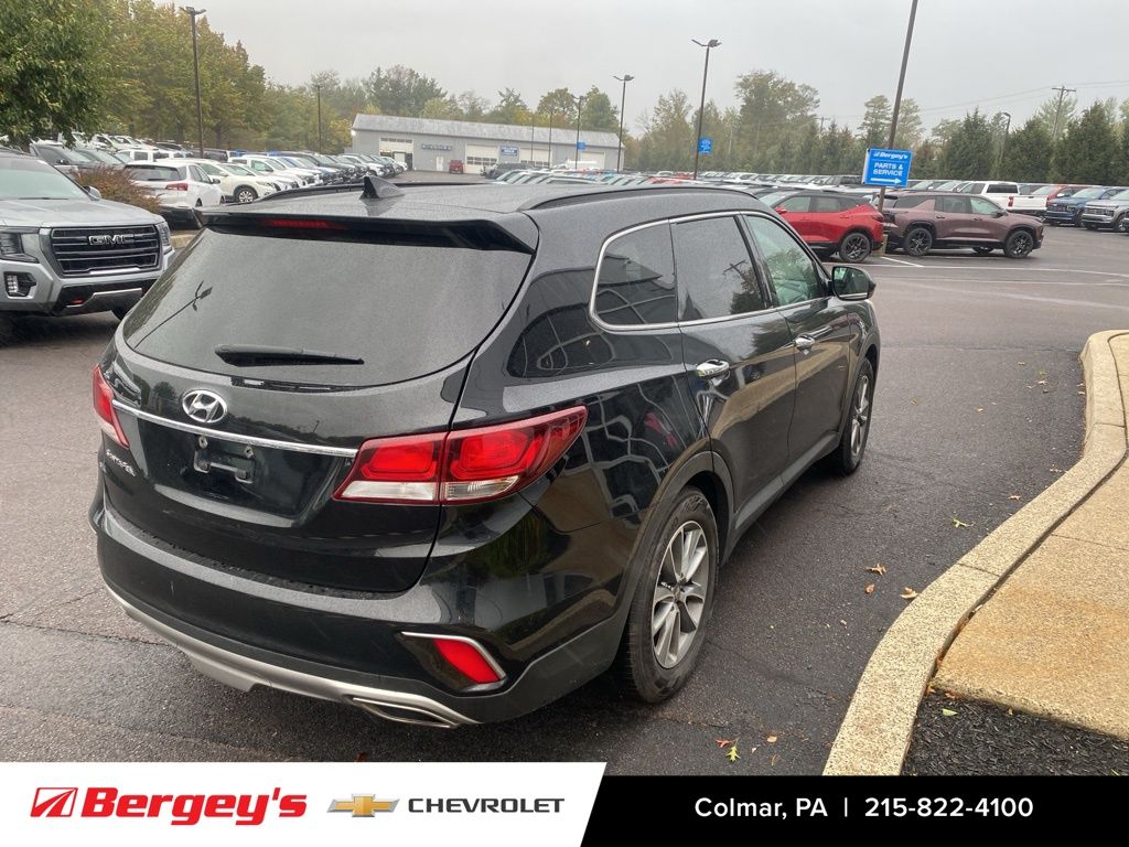 2018 Hyundai Santa Fe SE photo 3