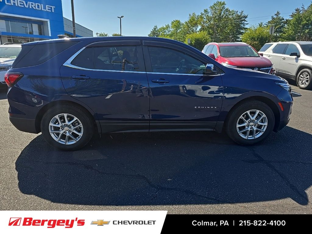 2022 Chevrolet Equinox LT photo 2