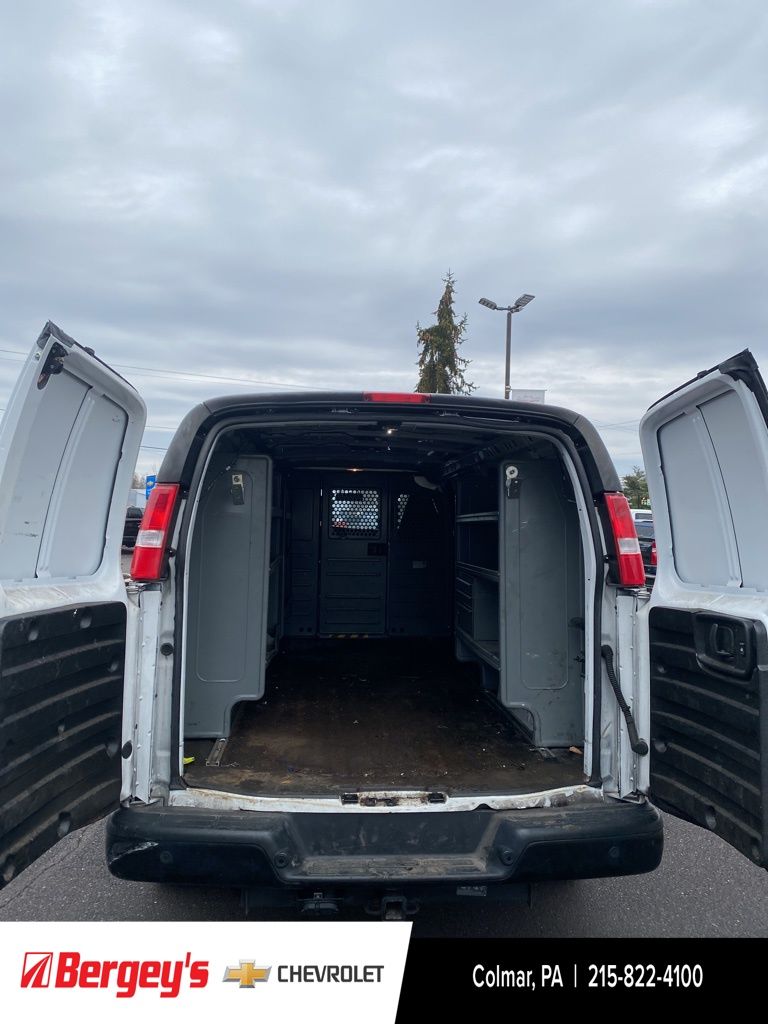 2022 Chevrolet Express 2500 Work Cargo Van photo 4