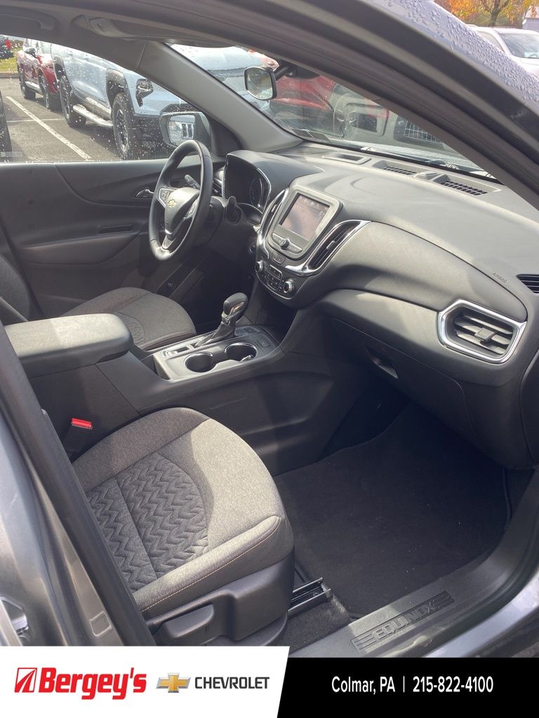2024 Chevrolet Equinox LT photo 2