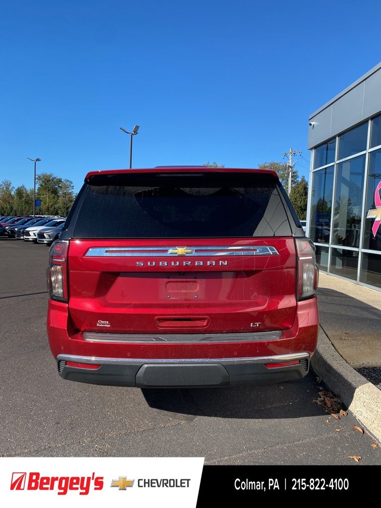 2023 Chevrolet Suburban LT photo 4