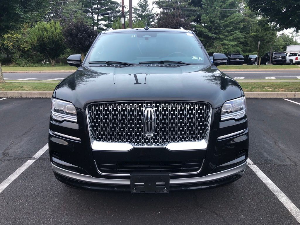 2024 Lincoln Navigator L Premiere photo 2