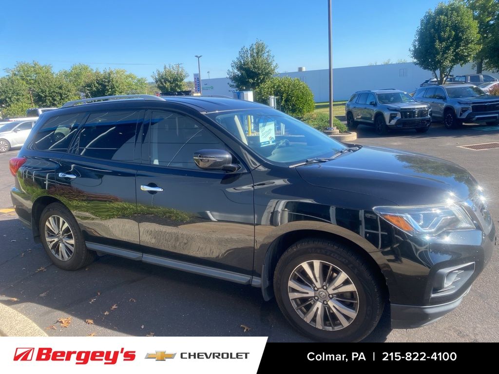 2018 Nissan Pathfinder S photo 3