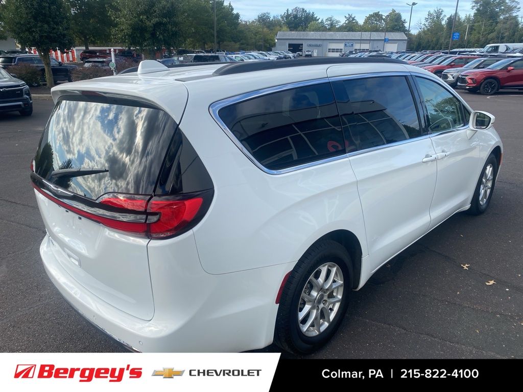 2022 Chrysler Pacifica Touring L photo 4