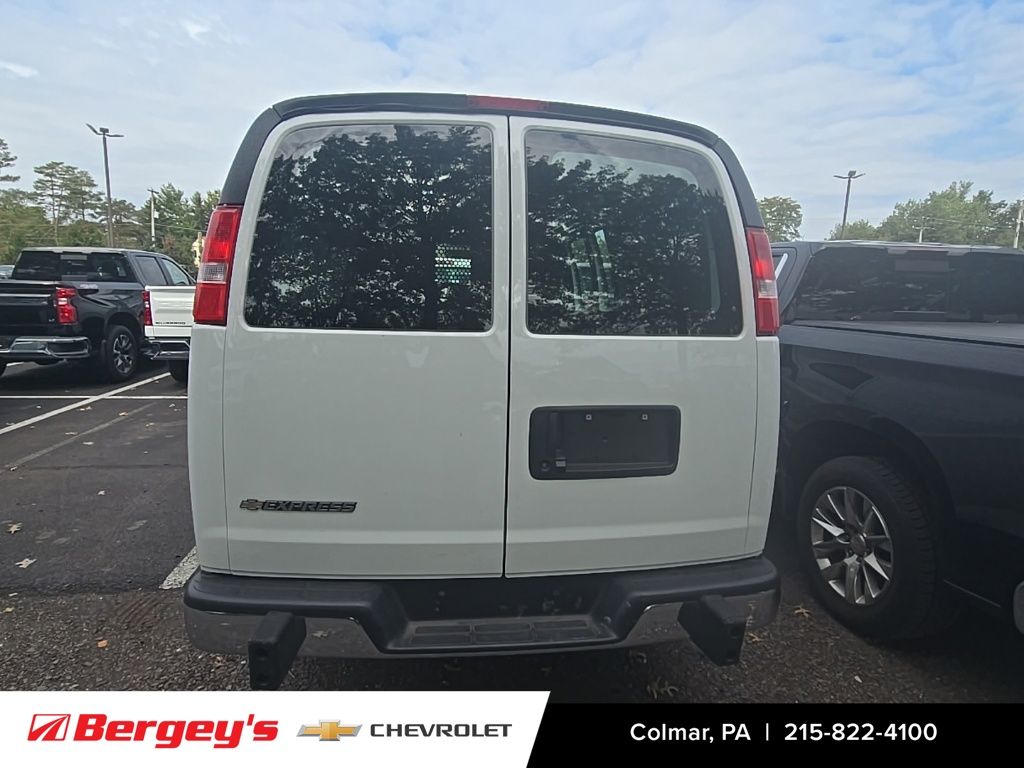 2024 Chevrolet Express 2500 Work Cargo Van photo 3