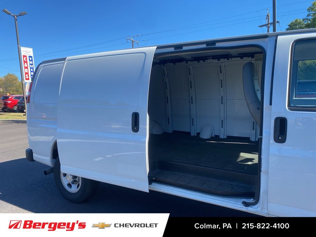 2023 Chevrolet Express 2500 Work Cargo Van photo 3