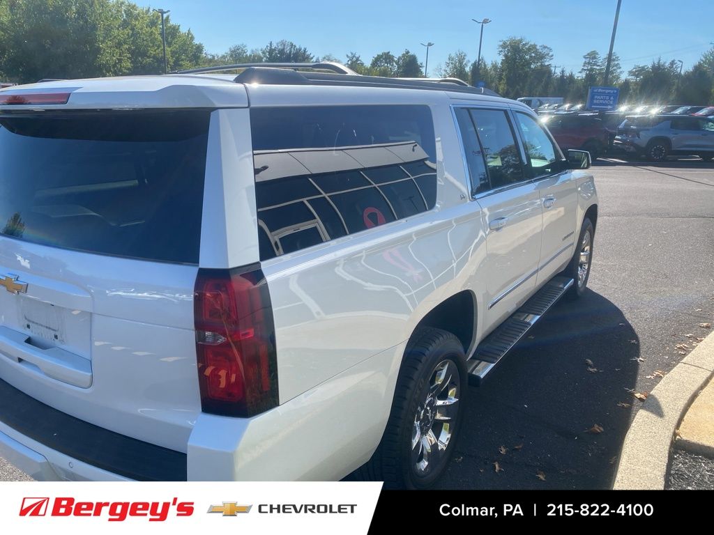 2018 Chevrolet Suburban LT photo 4