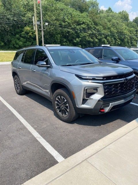 2025 Chevrolet Traverse Z71 photo 3