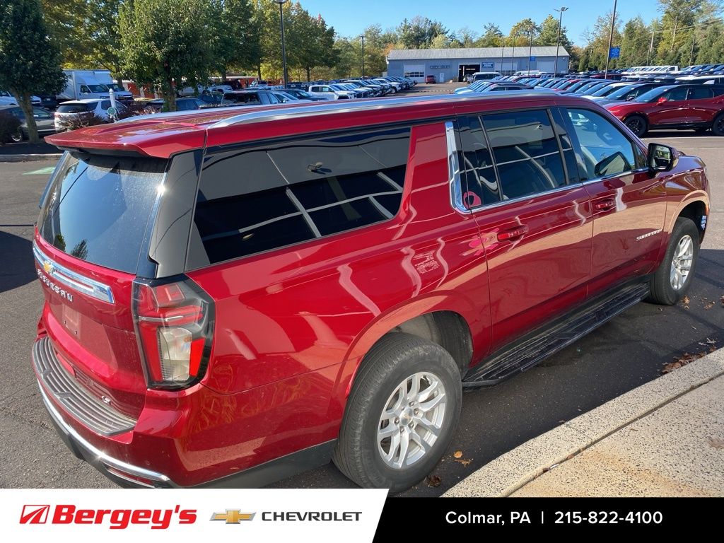 2023 Chevrolet Suburban LT photo 3