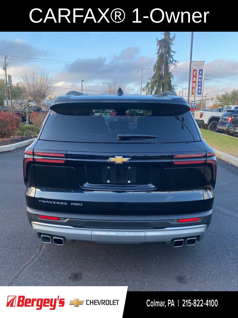 2025 Chevrolet Traverse photo 2