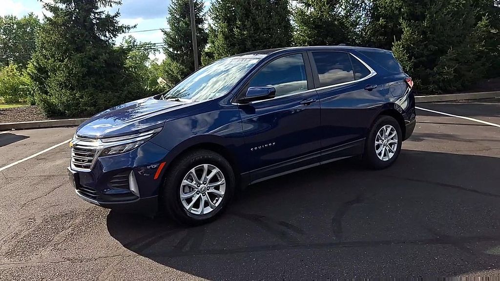 2022 Chevrolet Equinox LT photo 3