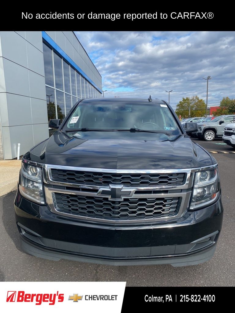 2018 Chevrolet Suburban LT photo 2