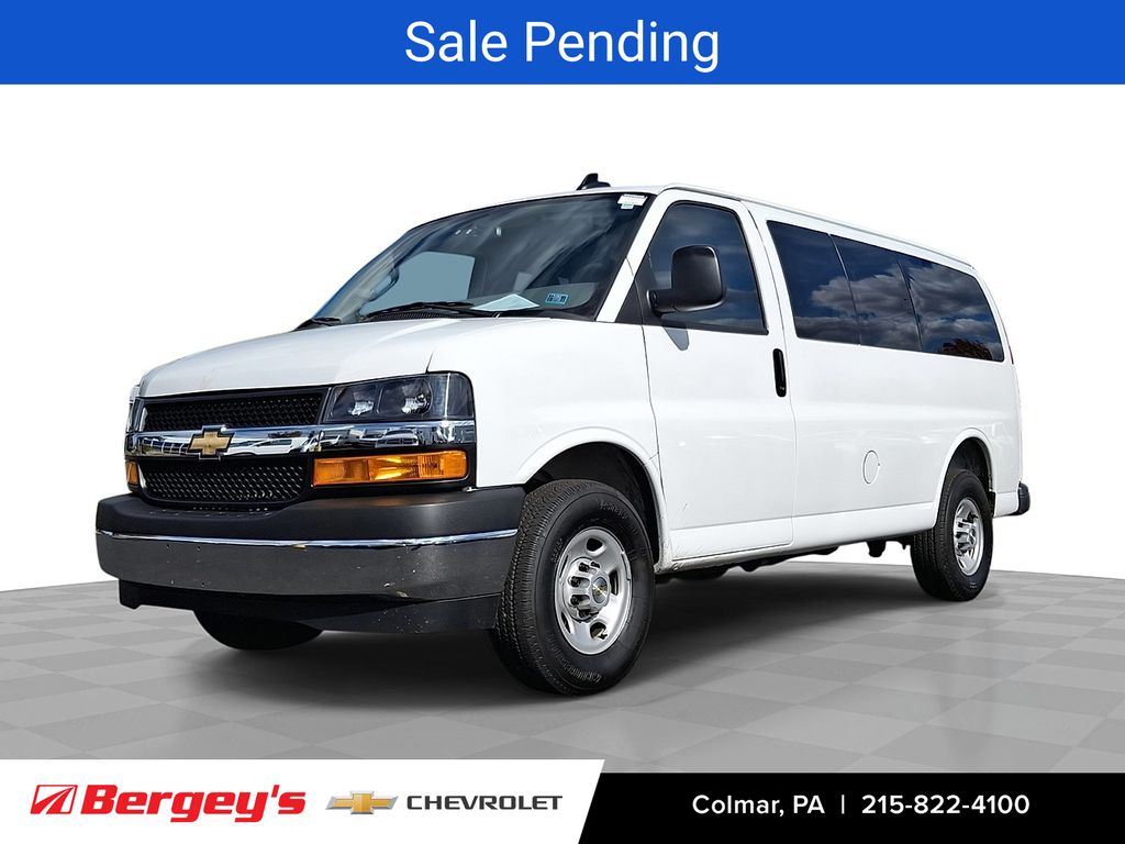 2025 Chevrolet Express Passenger LS's photo