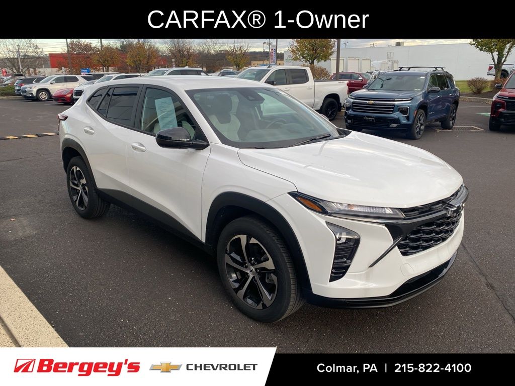 2024 Chevrolet Trax photo 2