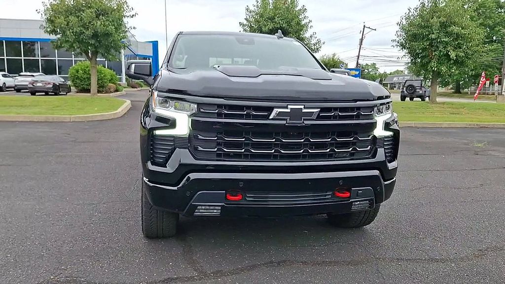 2025 Chevrolet Silverado 1500 LT Trail Boss photo 2