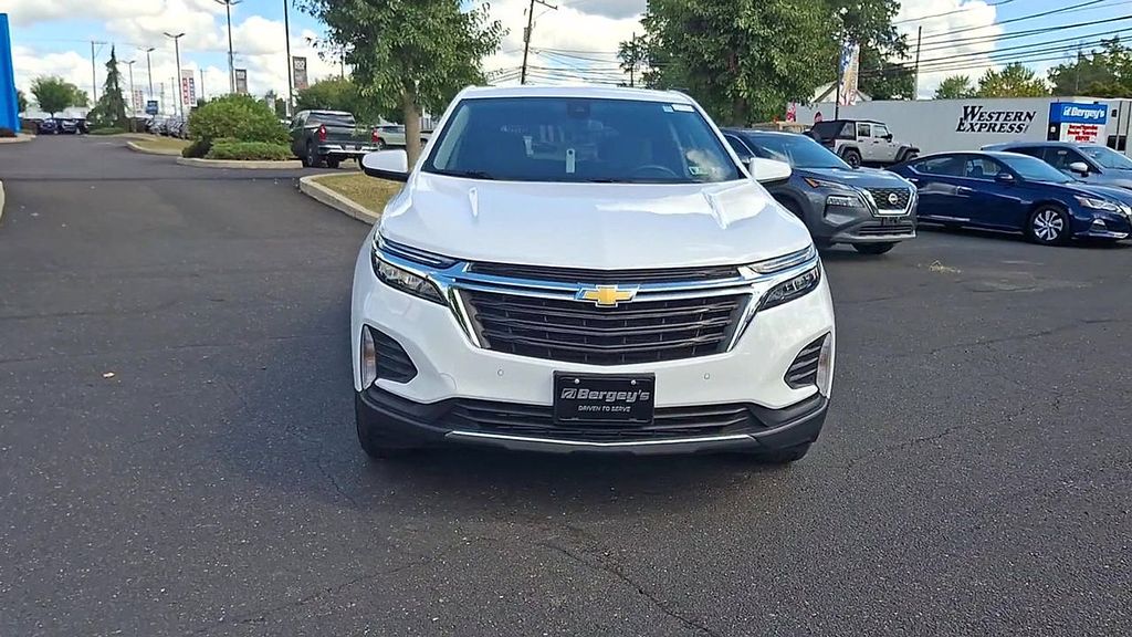 2022 Chevrolet Equinox LT photo 2