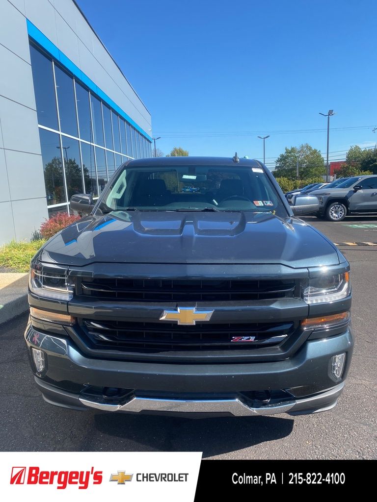 2017 Chevrolet Silverado 1500 LT photo 2