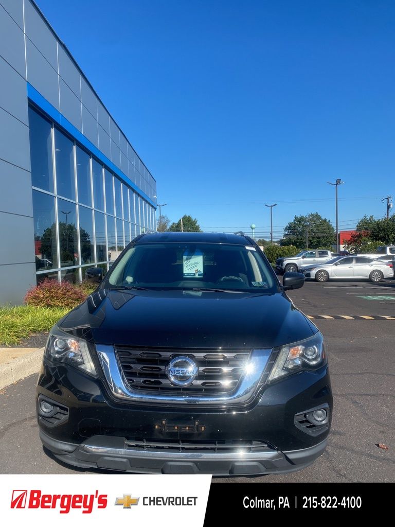 2018 Nissan Pathfinder S photo 2