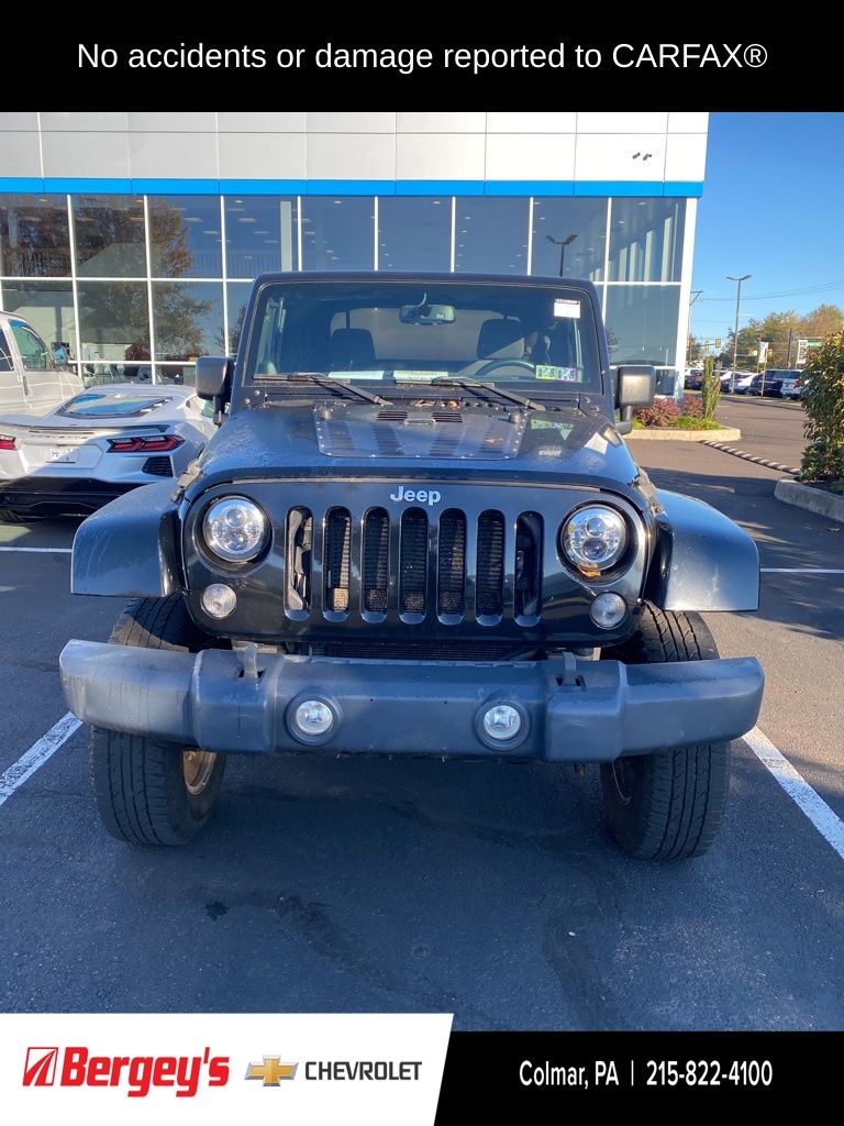 2014 Jeep Wrangler Sahara photo 2