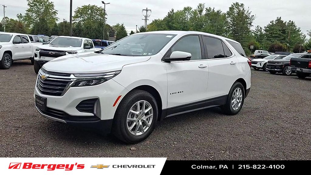 2022 Chevrolet Equinox LT photo 2