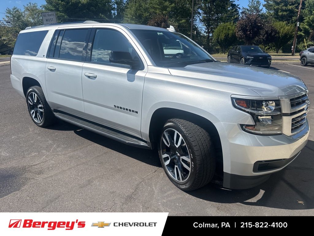 2020 Chevrolet Suburban LT photo 4