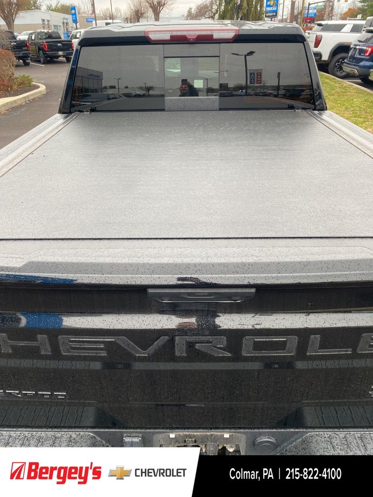 2023 Chevrolet Silverado 1500 High Country photo 2