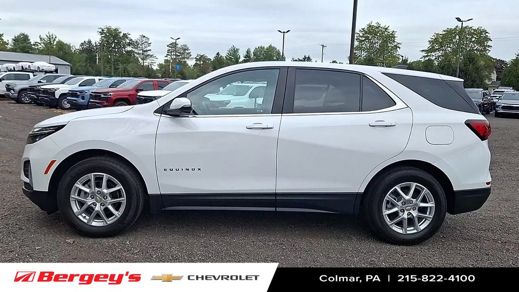 2022 Chevrolet Equinox LT photo 3