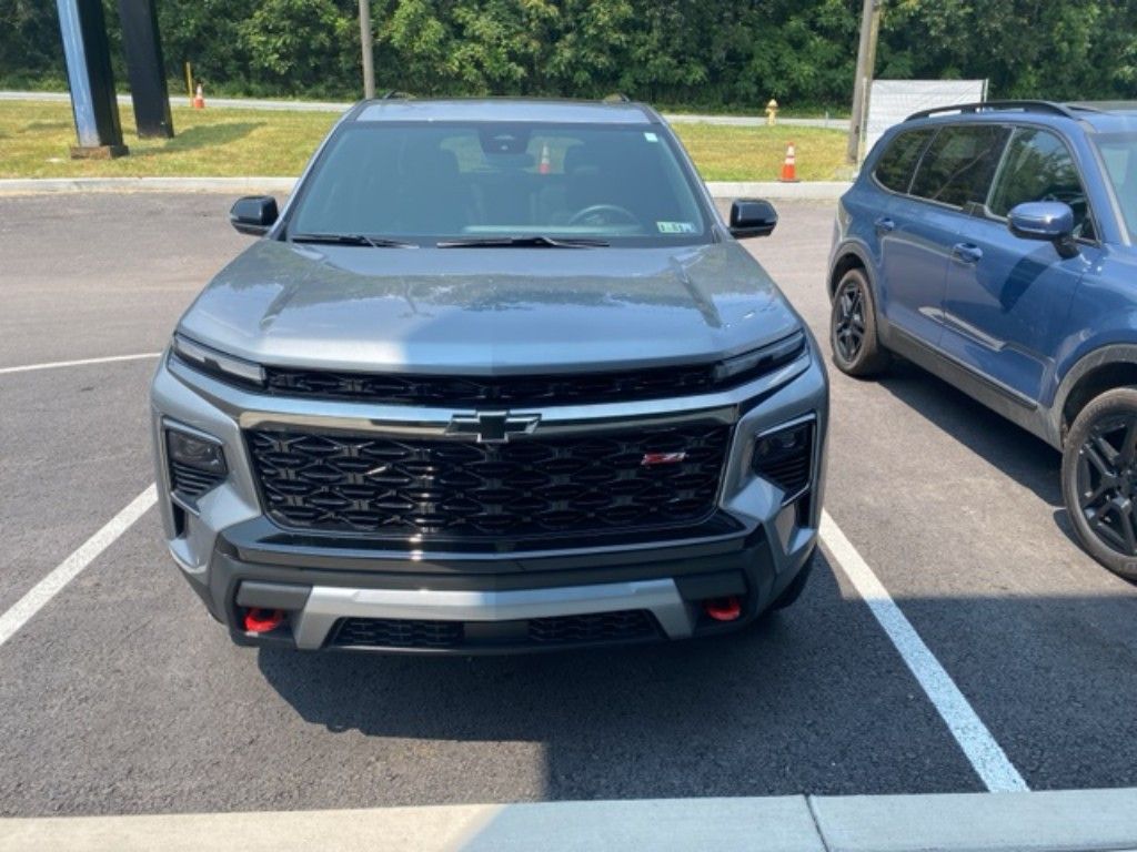 2025 Chevrolet Traverse Z71 photo 2