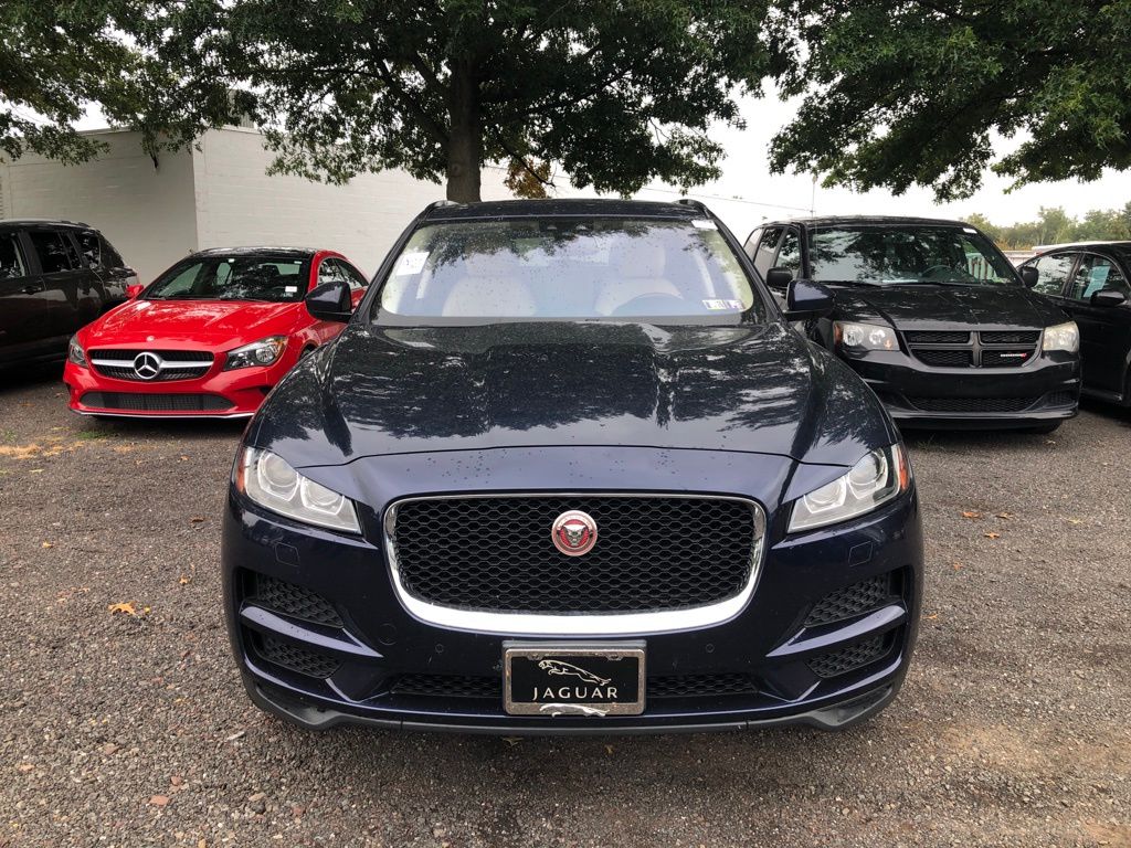 2017 Jaguar F-PACE Premium photo 2