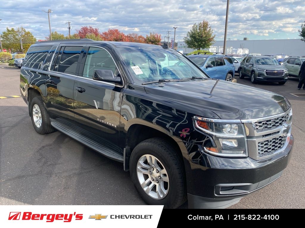 2018 Chevrolet Suburban LT photo 3