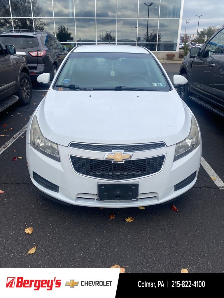 2014 Chevrolet Cruze photo 2