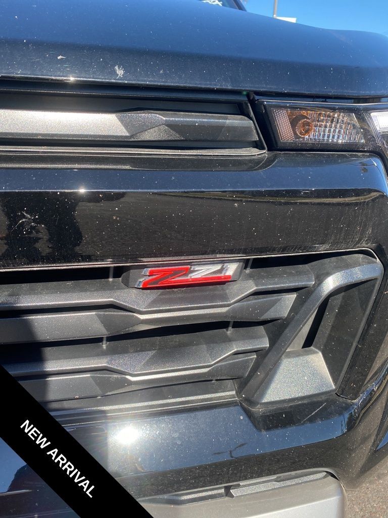 2024 Chevrolet Colorado Z71 photo 3