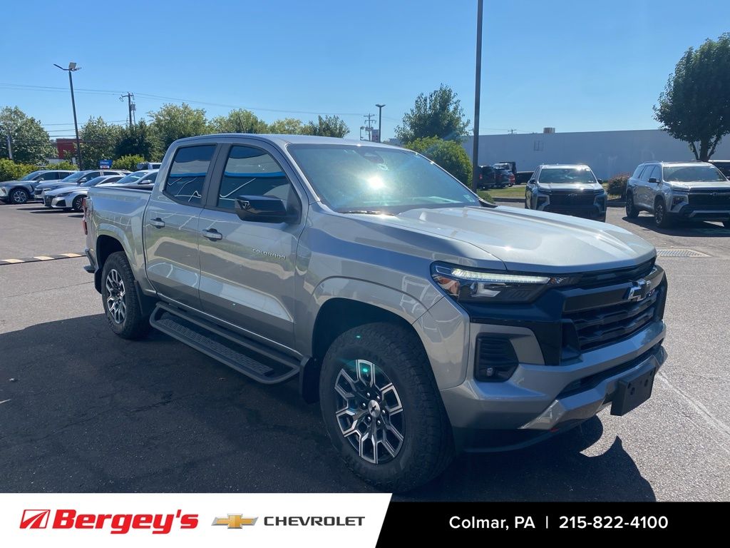 2024 Chevrolet Colorado Z71 photo 3