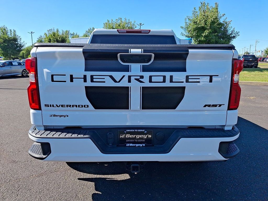 2024 Chevrolet Silverado 1500 RST photo 4