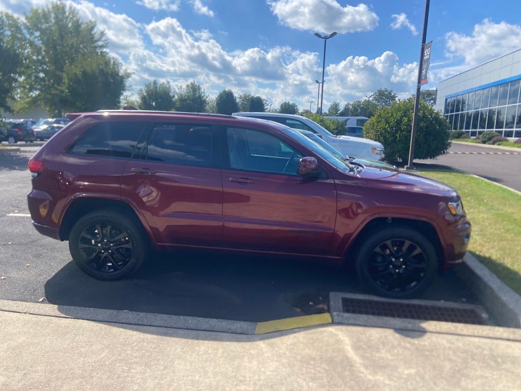 2020 Jeep Grand Cherokee Altitude photo 2