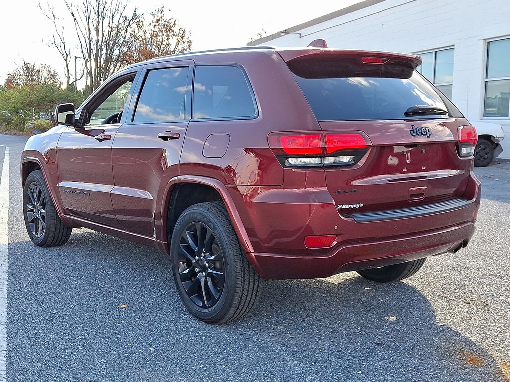 2020 Jeep Grand Cherokee Altitude photo 3