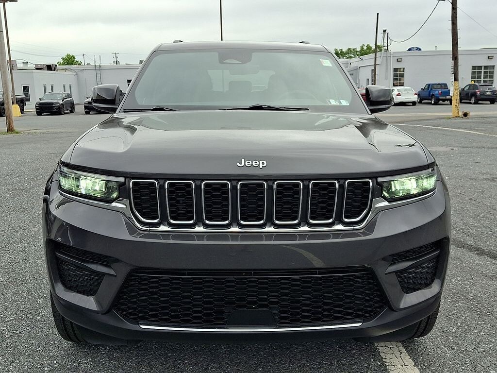 Certified 2025 Jeep Grand Cherokee Laredo SUV
