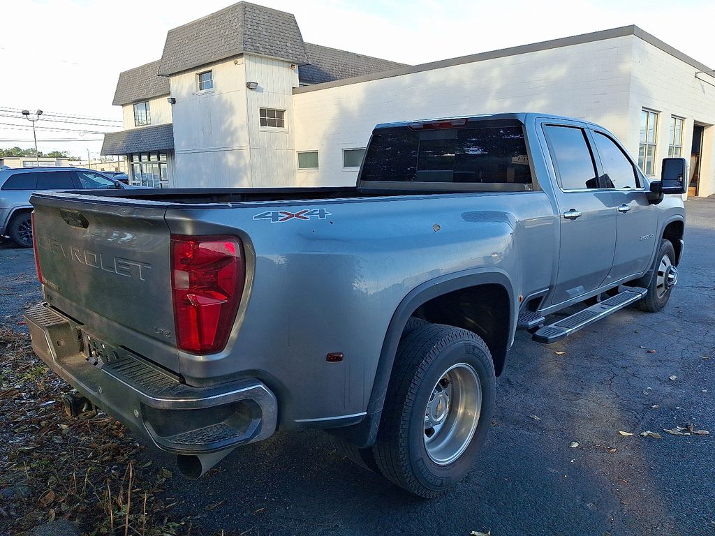 2025 Chevrolet Silverado 3500HD LTZ photo 4