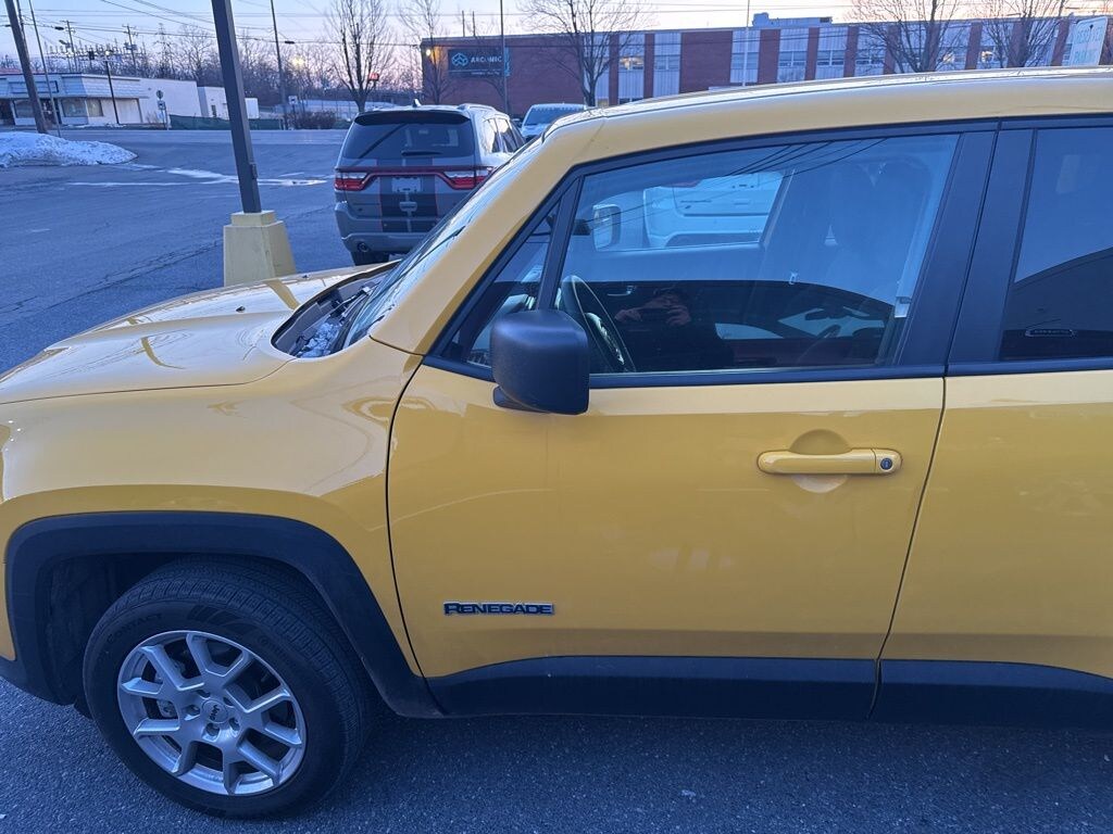 Used 2023 Jeep Renegade Latitude SUV