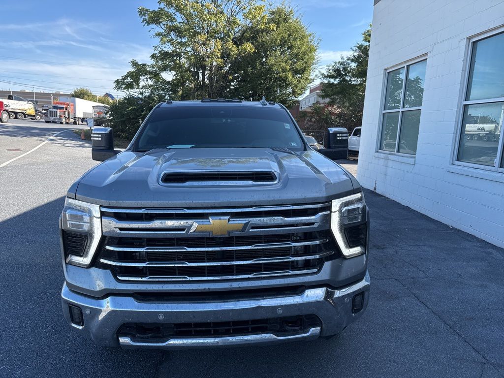 2025 Chevrolet Silverado 3500HD LTZ photo 2