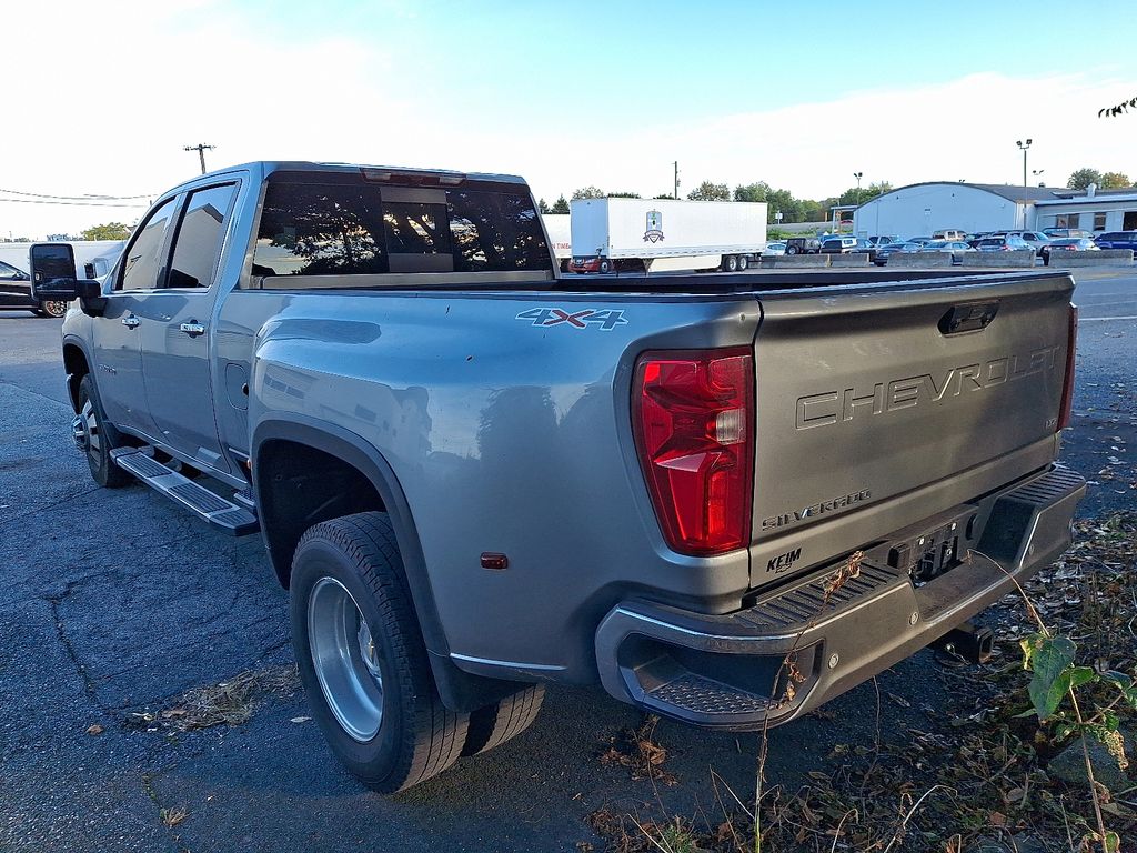 2025 Chevrolet Silverado 3500HD LTZ photo 3