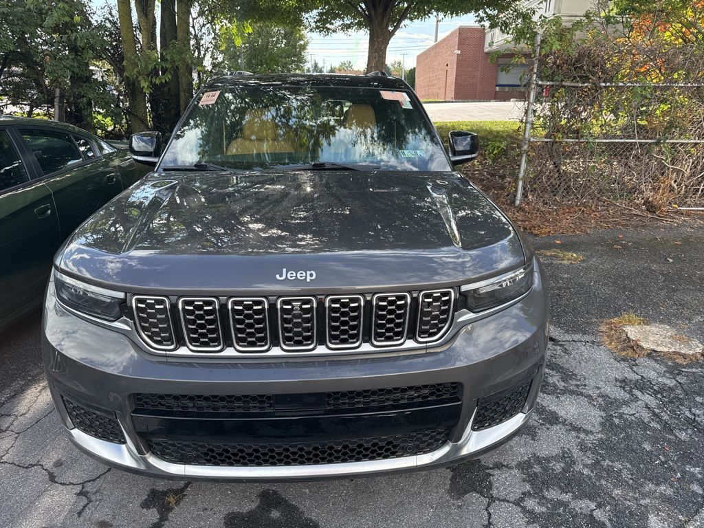 2024 Jeep Grand Cherokee L Summit Reserve photo 2
